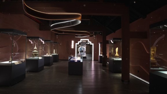 梁平文藏展震撼启幕！三星堆青铜、万年乌木、贝叶经… 沉浸式体验跨时空文明对话